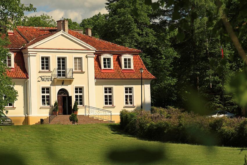 Hotel Ksiezycowy Dworek คัทเซิร์น ภายนอก รูปภาพ