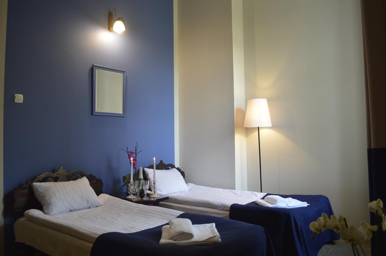 Hotel Ksiezycowy Dworek คัทเซิร์น ห้อง รูปภาพ