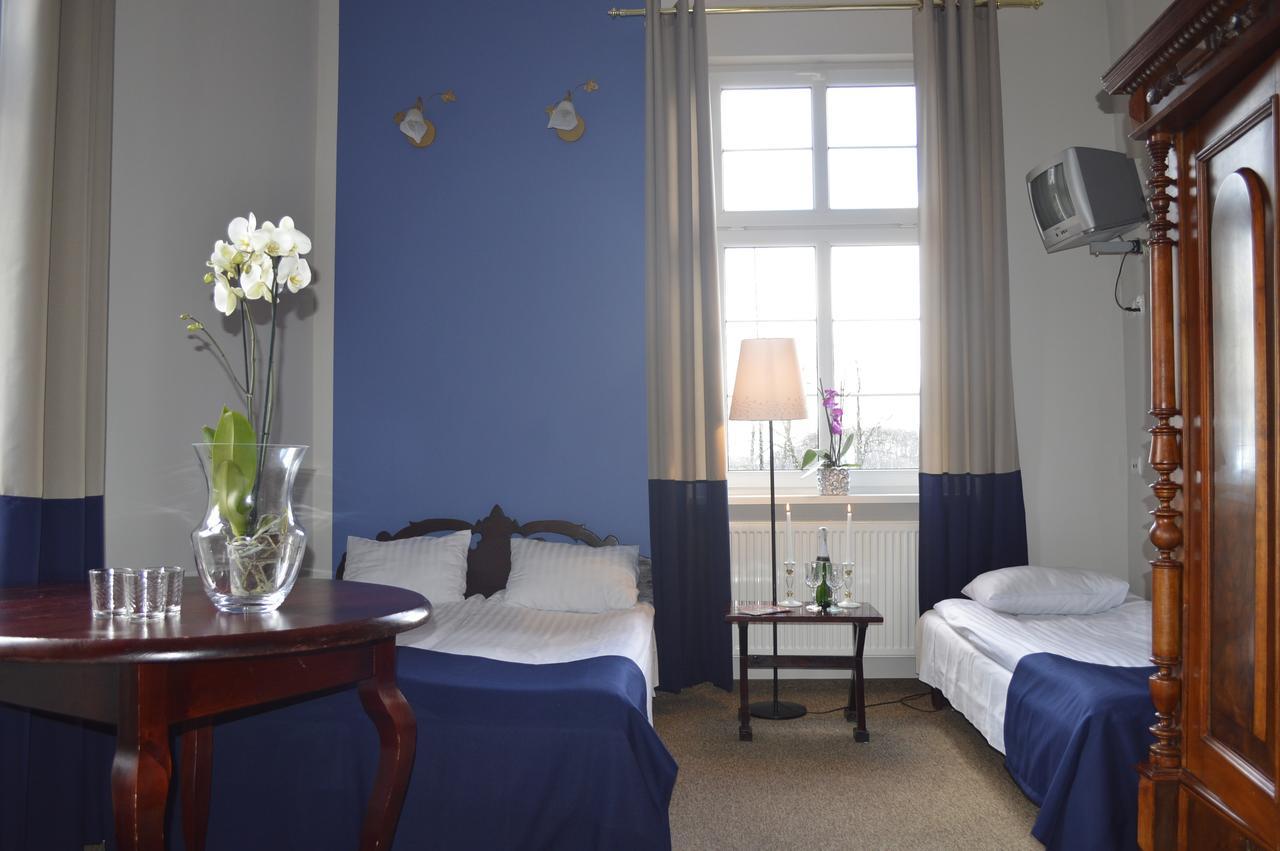 Hotel Ksiezycowy Dworek คัทเซิร์น ภายนอก รูปภาพ