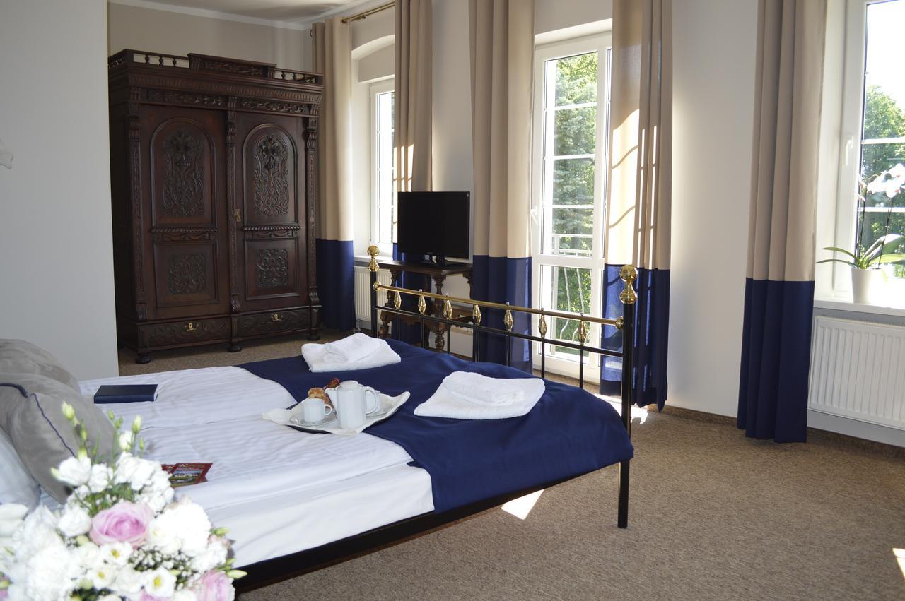 Hotel Ksiezycowy Dworek คัทเซิร์น ภายนอก รูปภาพ